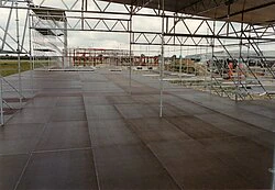 Bühnenfläche aus Bühnenpodesten und Gerüstunterbau
