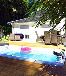 Mobile terrace around the pool
