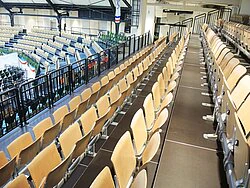 Festbestuhlung auf Tribünenanlage