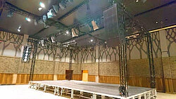 Rollable show stage