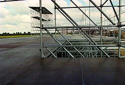 Bühnenfläche aus Bühnenpodesten mit Gerüstunterbau