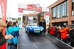 Autobühne mit Rampe