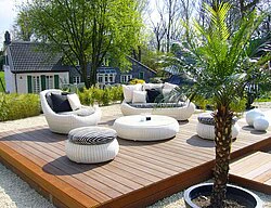 Mobile terrace with garden furniture