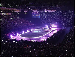 Rollable show stage