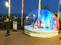 Stage Globe as christmas special