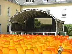 Rundbogendach mit 3-seitiger Netzbespannung