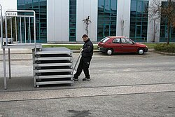 Mobile Teleskoptribüne wird ausgefahren