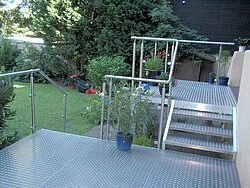 Alutreppe mit Riffelblech für den Außeneinsatz
