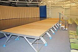 Scherenpodeste Schere 100 als Vorbühne