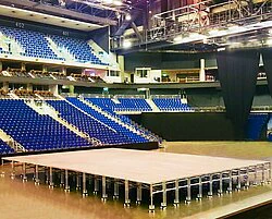 Rollable show stage