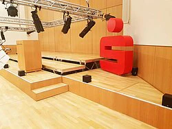 Stationäre Bühne mit Servo Stage Podesten