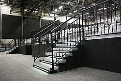 Alutreppe an Tribüne