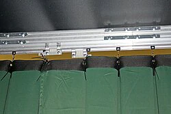Vorhang an Vorhangschiene