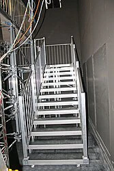 Alutreppe als Bühnenaufgang