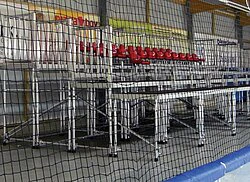 Ballfangnetz vor Zuschauertribüne