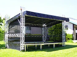 Pultdach mit 3-seitiger Netzbespannung